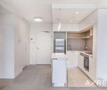 A lovely two bedroom apartment filled with light. - Photo 3