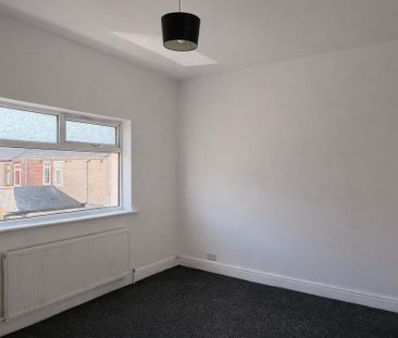 2 bedroom end of terrace house to rent - Photo 2