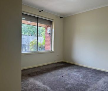 Modern Comfort Meets Convenience – 3-Bedroom Unit in Central Dandenong - Photo 4