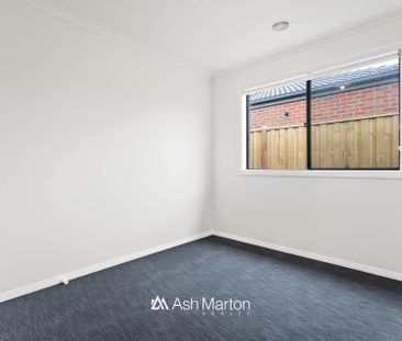 2 Bloodstone Way, Cranbourne East, VIC 3977 - Photo 3