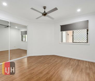 SPACIOUS, 4 BEDROOM HOME WITH DUCTED AIR CONDITIONING! - Photo 2