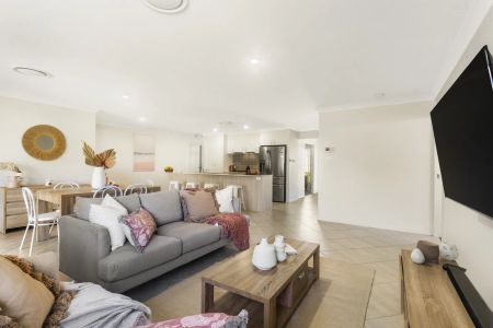 Modern Four Bedroom Family Home - Photo 4