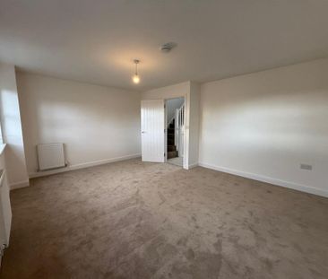 3 bedroom terraced house to rent - Photo 3
