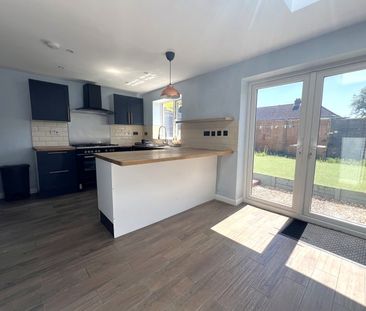 Bond Street, Egham, Surrey, TW20 - Photo 6