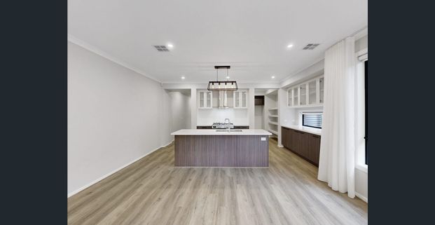 5-BEDROOM HOME IN PRIME LOCATION - Photo 1