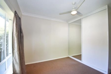 Cottage with Established Gardens & Ideal Location - Photo 3