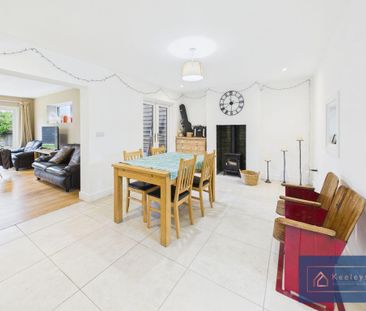 3 bedroom semi-detached house to rent - Photo 2