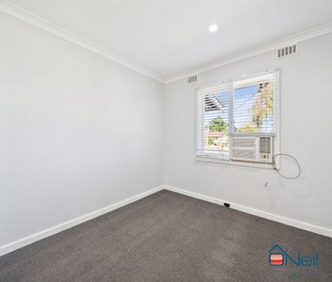 KELMSCOTT - 3x1 - TIDY HOME WITH LARGE BACKYARD - Photo 6