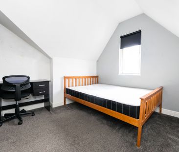 Hartley Grove, Hyde Park, Leeds - Photo 3