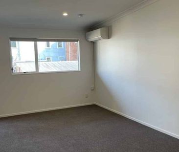 Two-bedroom Central City apartment - Photo 3