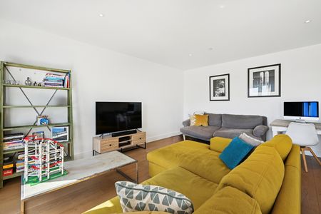 2 bed Apartment To Let - Photo 2