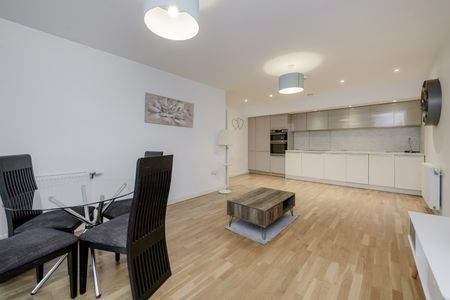 Falcondale Court, Lakeside Drive, London, NW10 - Photo 2