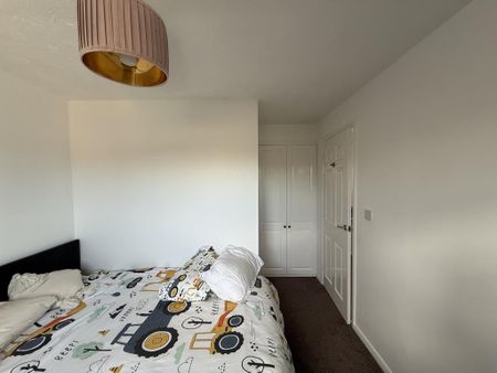 4 bedroom link detached house to rent - Photo 3