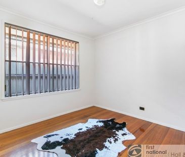 THIS BEAUTIFUL THREE BEDROOM FAMILY HOME - Photo 3