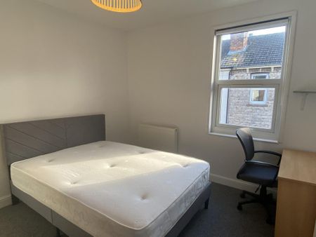 3 bedroom terraced house to rent - Photo 2