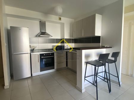 Location Appartement 3 pièces 60m² ST DENIS 97400 - Photo 3