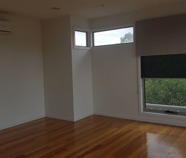 City Fringe Living!! - Photo 2