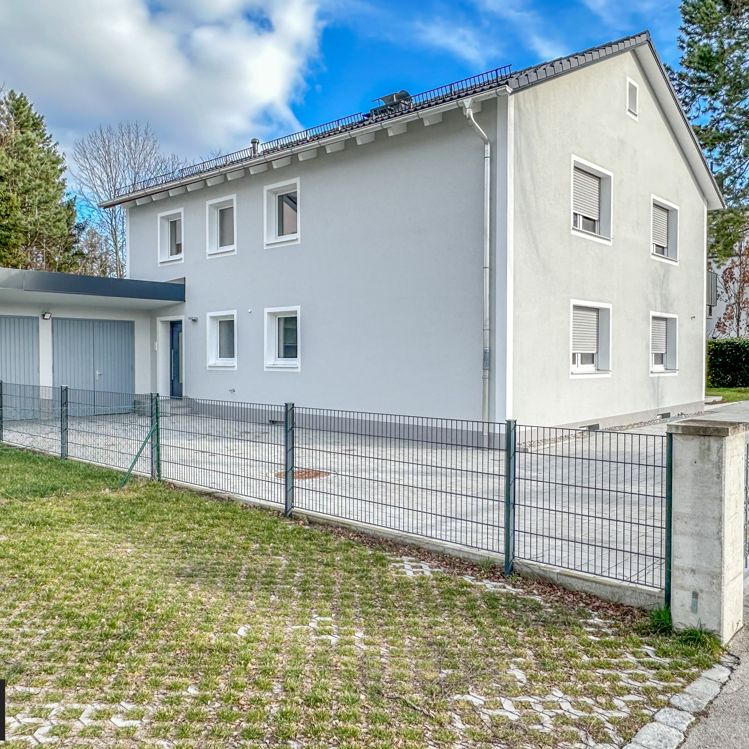 Komplett sanierte Wohnung mit großem Balkon und Einbauküche in absolut ruhiger Lage - Photo 1