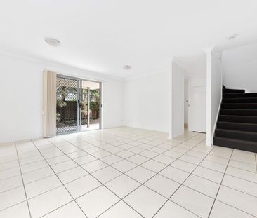 3-Bedroom Townhouse with Ensuite, Double Garage & Complex Pool - Photo 1