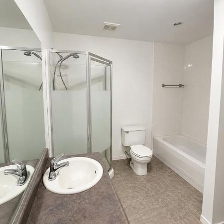 2 CH - 1 SDB - Saint-Lambert - $1,800 /mo - Photo 3