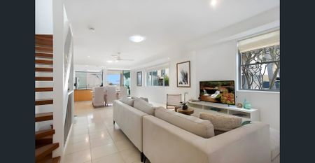 Beachside Villa with Ocean Views - Photo 4