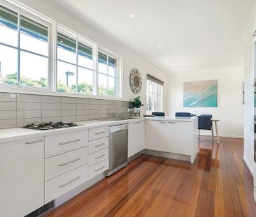 Three-bedroom family home in fantastic location - Photo 3