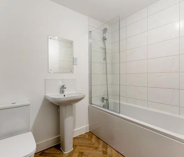 4 bedroom semi-detached house to rent - Photo 6