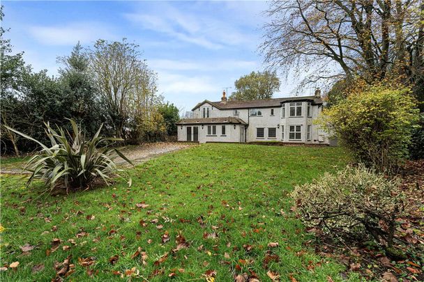 A detached four bedroom house situated within the Village of South Heath - Photo 1