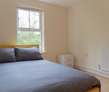 2 Bed Flat, Craven Street, SO14 - Photo 4