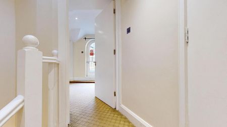 4 bedroom mews to rent - Photo 2