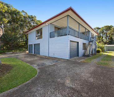 Spacious Highset Home with Versatile Living&comma; Workshop&comma; ... - Photo 6