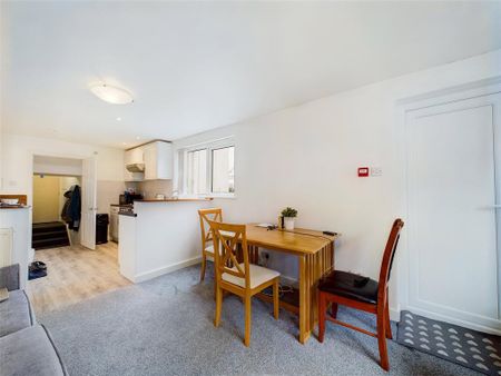 1 bedroom flat to rent - Photo 5
