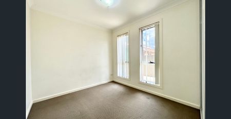 Private and peaceful three-bedroom granny flat in a highly convenient setting - Photo 2