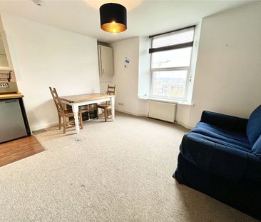 1 Bedroom - Photo 2