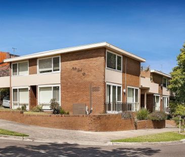 Spacious Living, Close to Hays Paddock - Photo 2