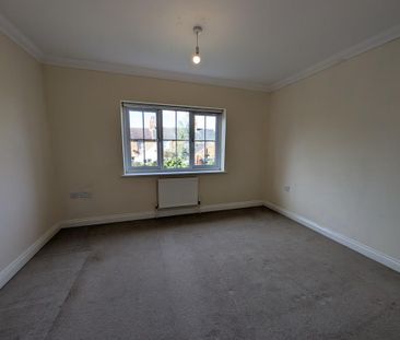 3 bedroom semi-detached house to rent - Photo 2