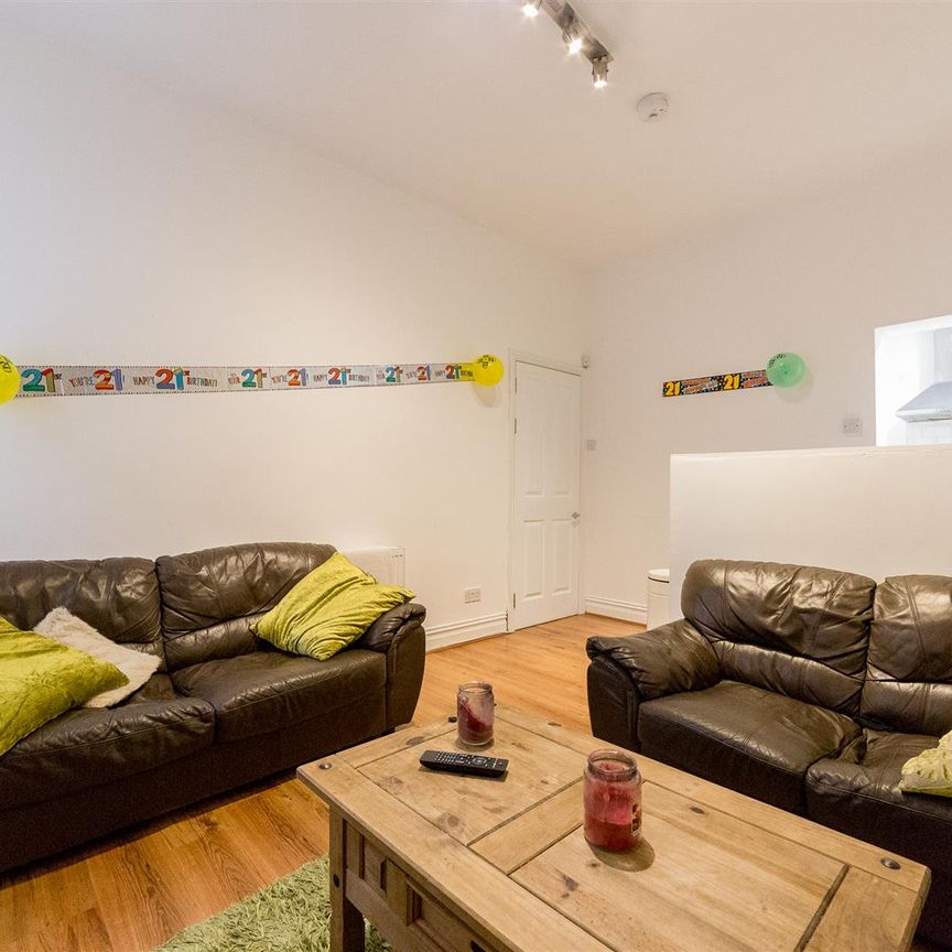 3 bed flat to rent in Dinsdale Road, Sandyford, NE2 - Photo 1