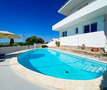 Large Detached Villa with panoramic Sea Views for a 3 month LET loc... - Photo 5