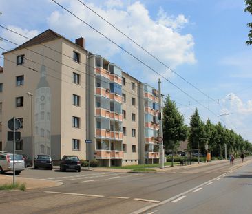 Sanierte 3-Raum-Wohnung mit Badewanne und schöner Aussicht vom Balkon! - Photo 5