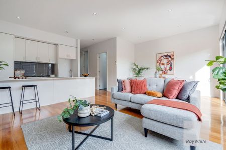 Charming 3-Bedroom Townhouse in Westmeadows - Photo 2