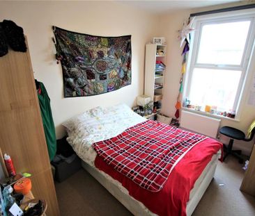 4 bedroom terraced house to rent - Photo 2