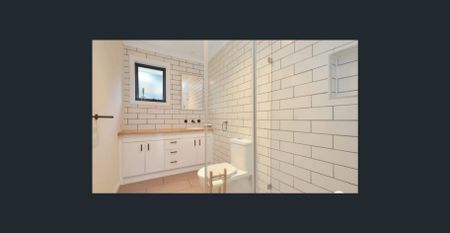 Stylish & modern, low maintenance living - Photo 5