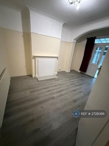 4 bedroom terraced house to rent - Photo 2