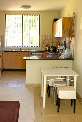 Modern 2 bedroom Apparent - Photo 3