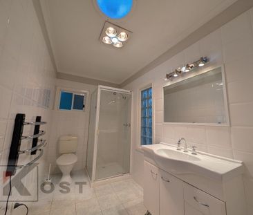 Blackburn South - Photo 1