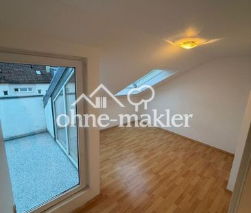 Helle 2-Zimmer-Dachgeschosswohnung mit Balkon & Einbauküche in Ingo... - Foto 1