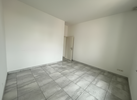 Location Appartement 4 pièces 132m² NARBONNE 11100 - Photo 5