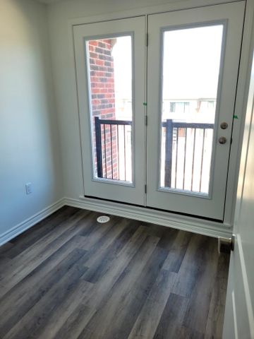 For Lease - 94 Ennerdale Street, Barrie, Ontario - Photo 2