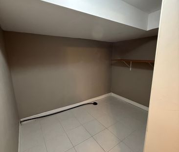 For Lease - 11 Thorncroft Crescent, Ajax, Ontario - Photo 4