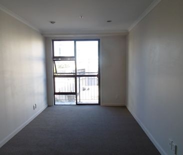 New paint and carpet - One bedroom unit - Photo 1